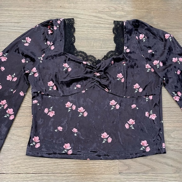 Cider Velvet Sweetheart Black Floral Lace Top - Picture 3 of 15